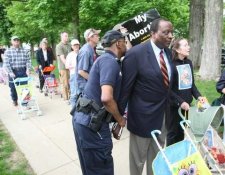 Alan Keyes and abortion protesters arrested at Notre Dame